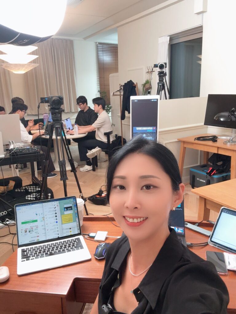 촬영 현장의 고혜영 대표
